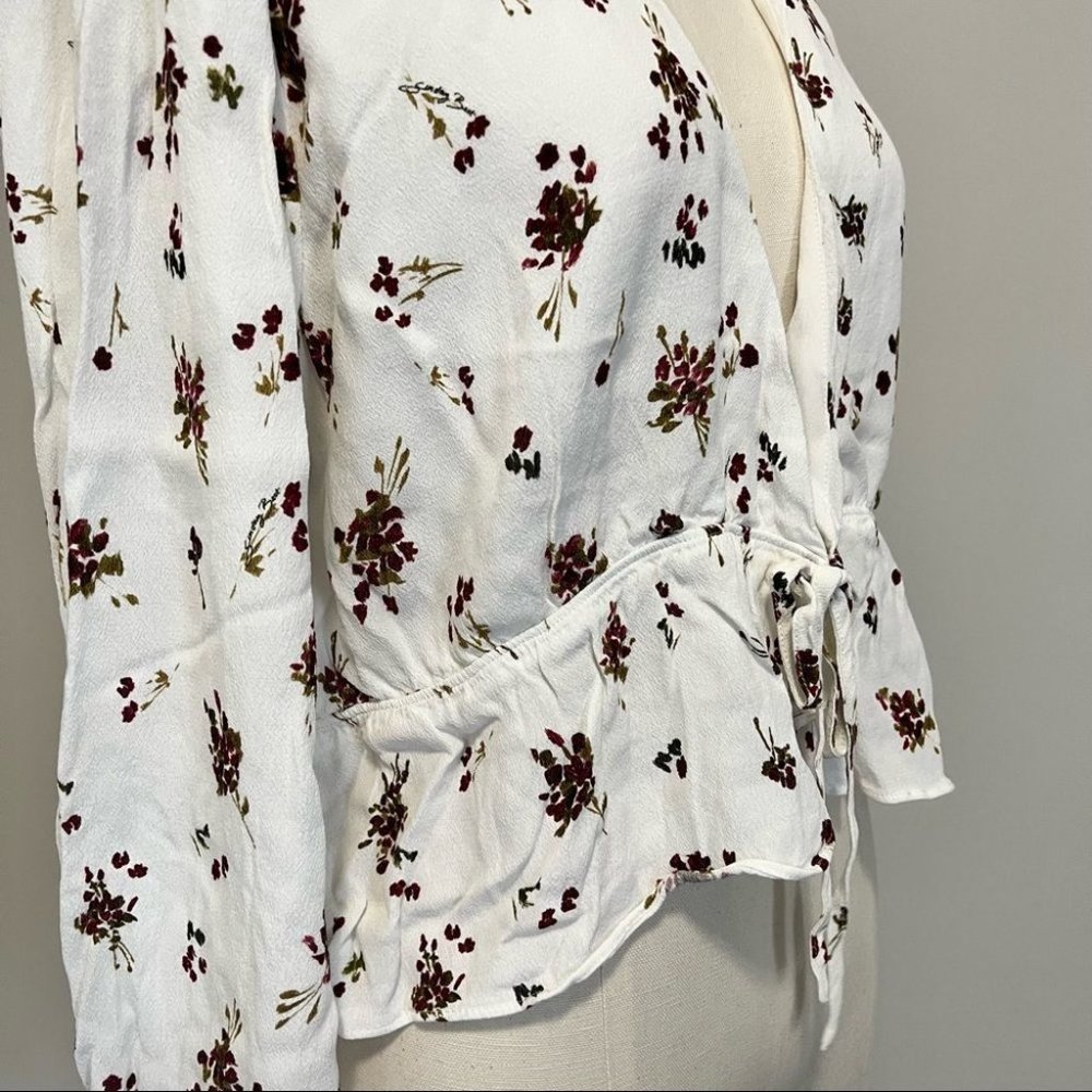 Aritzia Sunday Best New Cropped Tie Front Blouse Floral - Picture 11 of 16
